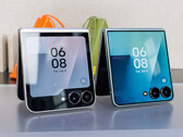 Samsung Galaxy Z Flip7 (à droite) comparé au Flip7 FE (à gauche)