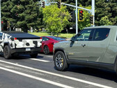 Cybertruck vs Rivian R1T (image : CTOwnersClub)