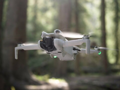Le Mini 4 Pro reste le plus récent drone 249 g de DJI. (Source de l&#039;image : DJI - édité)