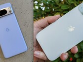 Selon les rumeurs, l'iPhone 17 "Slim" déplacerait le module de l'appareil photo en position centrale supérieure, à l'instar du Pixel Pro. (Source : Notebookcheck)