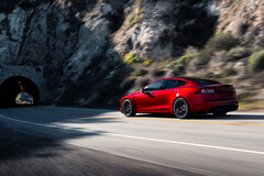 La Model S Long Range AWD de Tesla affiche des chiffres d'autonomie impressionnants, même si elle ne fait pas exploser les estimations WLTP. (Source de l'image : Tesla)