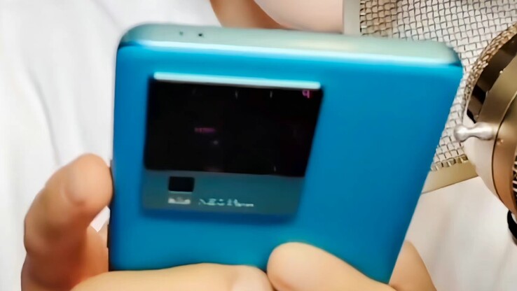 La bosse de l'appareil photo de ce smartphone ressemble à celle d'un flagship Vivo, mais porte ce qui semble être la marque iQOO Neo. (Source : Digital Chat Station via Weibo)