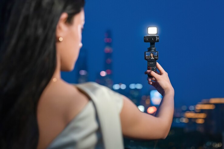 L'Insta360 Luna Ultra est doté d'une double lentille