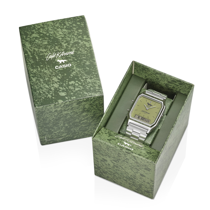 La Casio AQ-230ECK-3A Cafe Kitsune est livrée dans un coffret spécial orné d’un motif vert tacheté.