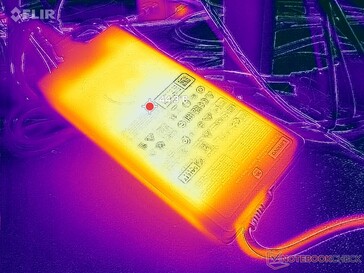 L'adaptateur CA peut atteindre plus de 44°C en cas d'utilisation intensive