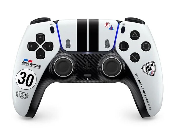 La manette sans fil DualSense – Édition limitée Gran Turismo sera disponible en Europe, au Japon, aux États-Unis et au Royaume-Uni.