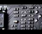 Une photo de la carte mère MSI RTX 5090 Lightning montrant les résistances et la disposition des circuits