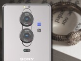 Un dessin et une vidéo conceptuelle non officielle montrent le Sony Xperia PRO I-II avec deux capteurs de 1 pouce. (Source de l'image : Multi Tech Media/Unsplash - édité)