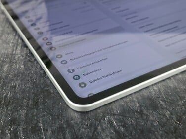 L'Oppo Pad 4 Pro en revue. (Source de l'image : Marcus Herbrich/Notebookcheck)