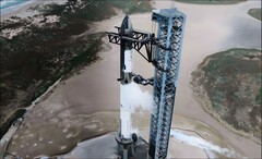 Le vaisseau spatial de SpaceX sur la rampe de lancement. (Source de l'image : SpaceX)