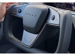 Tesla propose un nouveau volant Yoke pour les Model S et Model X (image : Tesla / @dkrasniy, X-App)