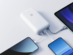 La nouvelle batterie externe d’entrée de gamme de 20,000 mAh de Xiaomi est disponible en noir et en blanc.