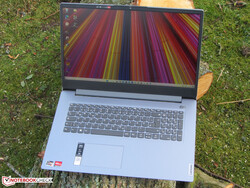 Lenovo IdeaPad 3 17ABA7 (82RQ003CGE). Unité d'évaluation fournie par :