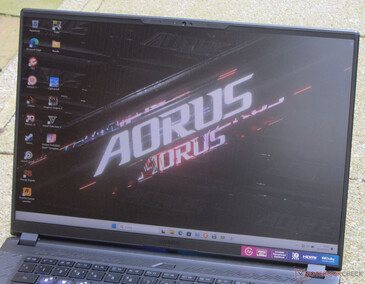 L'Aorus 16 X à l'extérieur.