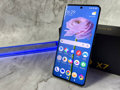 Le Xiami Poco X7 dispose d'un triple appareil photo composé d'une caméra ultra grand angle de 8 MP et d'une caméra macro de 2 MP en plus de l'objectif principal de 50 MP. (Source de l'image : Notebookcheck)