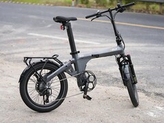 Le vélo électrique pliable Morfuns Eole X a une autonomie de 115 km (~71 miles). (Image source : Morfuns)