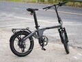 Le vélo électrique pliable Morfuns Eole X a une autonomie de 115 km (~71 miles). (Image source : Morfuns)