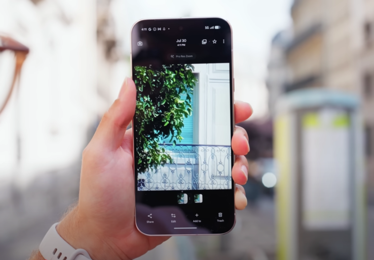 Le Pixel 10 Pro peut prendre des photos de bâtiments avec un zoom 100x (Image source : MrWhosetheboss)