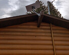 Support standard pour antenne parabolique sur toit.