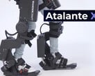 L'exosquelette Wandercraft Atalante X améliore la démarche d'une femme sept ans après un accident vasculaire cérébral. (Source de l'image : Wandercraft)