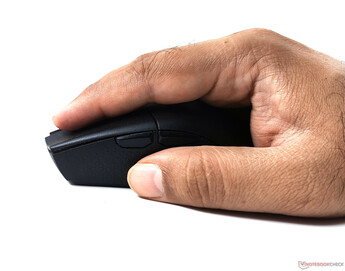 Le Katar Pro Wireless est adapté à la fois aux griffes et aux doigts