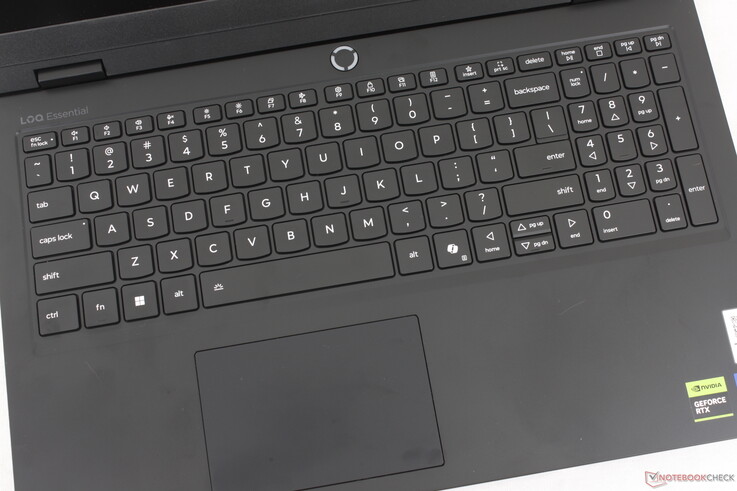 Clavier doté uniquement d'un rétroéclairage blanc en option, d'une course de touche courte avec un retour tactile léger et d'un petit pavé tactile de 10,5 x 7 cm