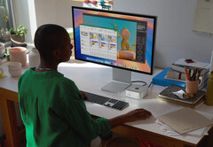 Le nouveau Mac mini ne mesure que 127 x 127 x 50 mm. (Source de l'image : Apple)