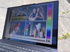 A l'extérieur, sous la lumière du soleil