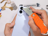 Le S25 Edge. (Image source : JerryRigEverything via YouTube)