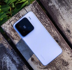 Le Xiaomi 15 a été lancé en Chine avec une batterie de 5 400 mAh. (Image Source : Vetrax Arrogant TV sur Weibo)