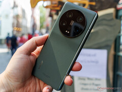 Le Xiaomi 13 Ultra est arrivé en Europe dans les finitions Olive Green et Ultra Black. (Source : NotebookCheck)