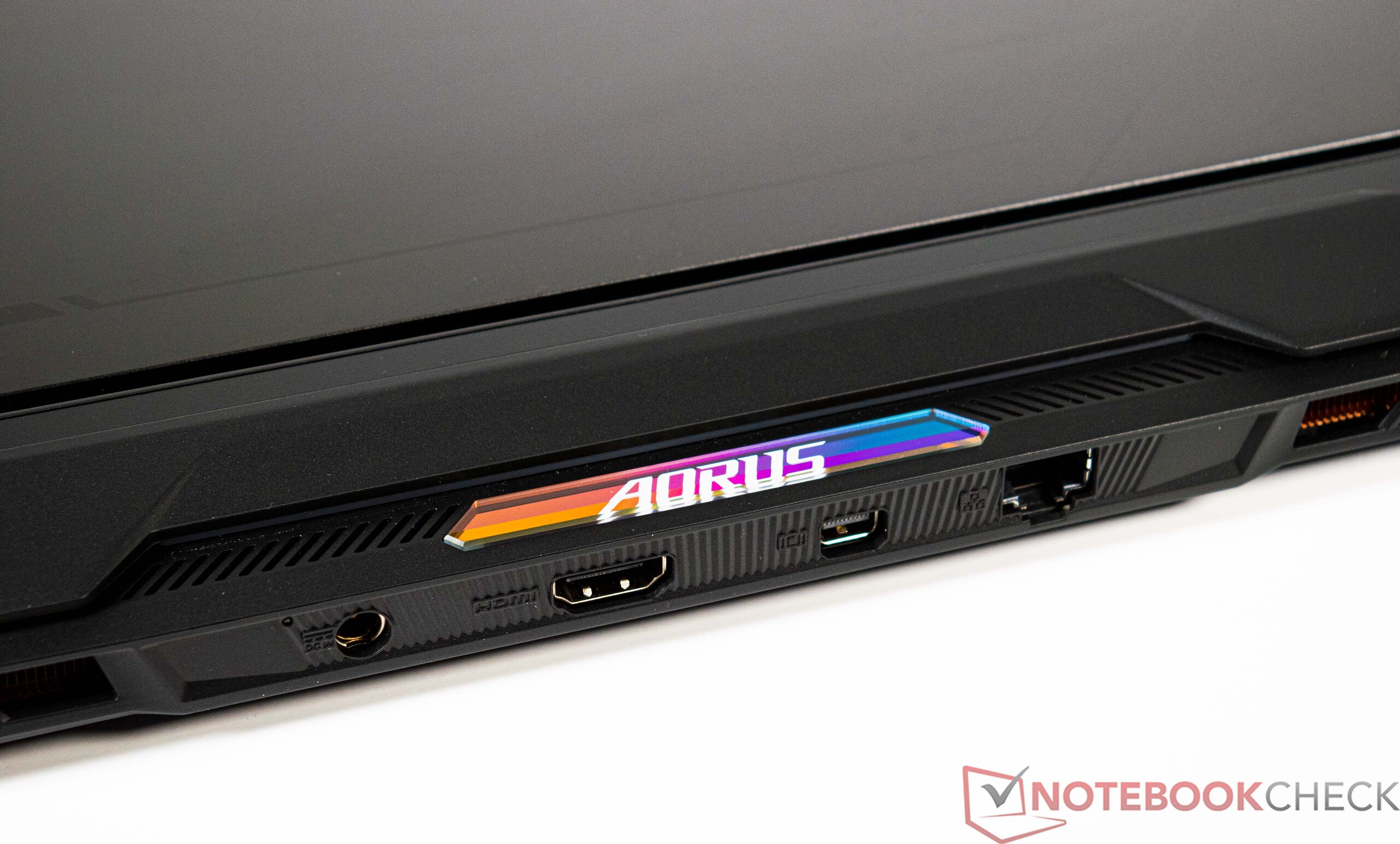 Test de l'Aorus 17X AZF : PC portable gaming haut de gamme et fin avec ...