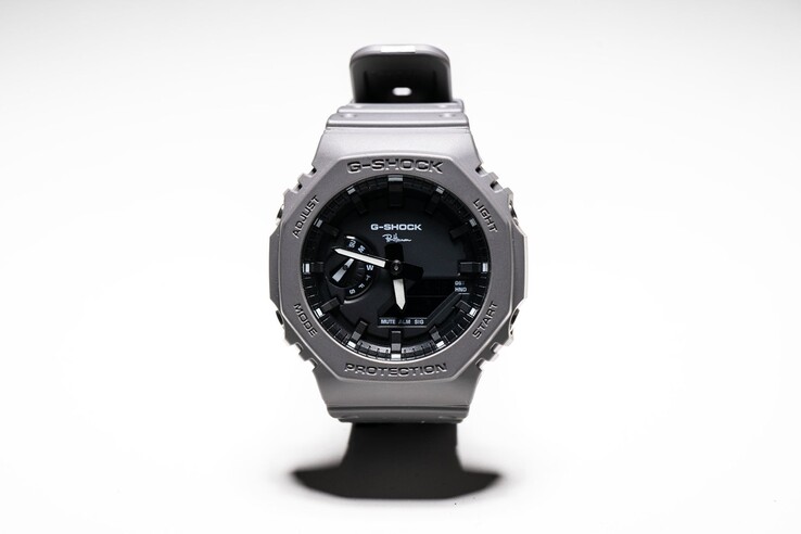 La montre Casio G-Shock x Ron Herman GA-2100. (Source de l'image : Ron Herman)