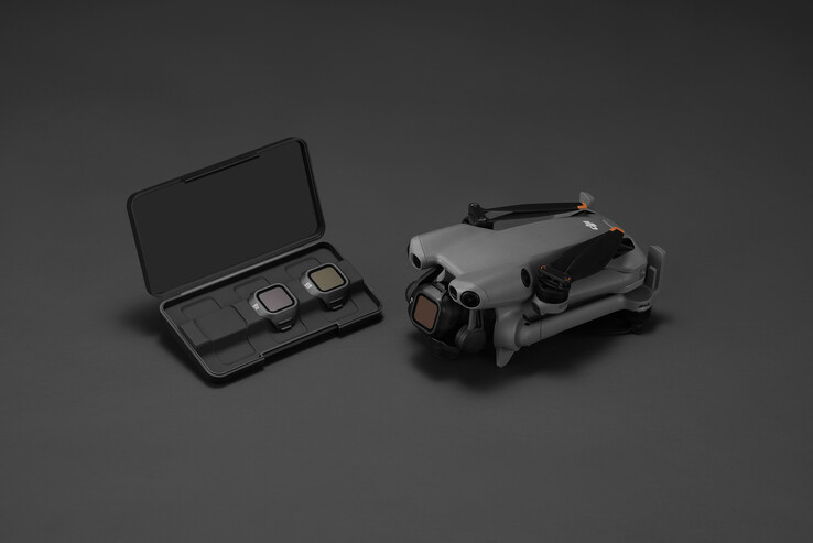 DJI Mini 5 Pro avec le jeu de filtres ND. (Source de l'image : DJI)