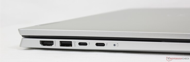 A gauche : HDMI 1.4, USB-A 3.2 Gen. 1, 2x USB-C avec Thunderbolt 4 + Power Delivery + DisplayPort