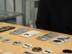 Prototypes du Nothing Phone (3a) présentés par l&#039;entreprise. (Source de l&#039;image : Eyal-M sur Reddit)