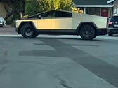 Cybertruck filmé en train de tourner sur lui-même (image : mignoramus/YT)