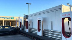 Tesla déploie des MegapackChargers pour faire face à l&#039;engorgement des stations Supercharger pendant les vacances (Image source : PRNDL by Jordan Golson)