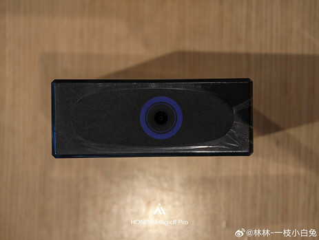 Le connecteur DC sur le dessus du chargeur Honor Win 360W