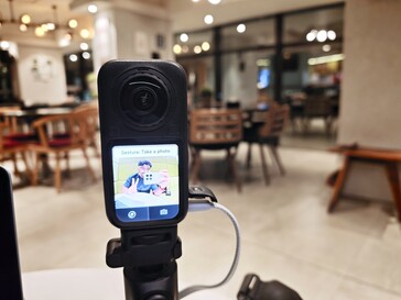 L'Insta360 X6 prend en charge les commandes gestuelles