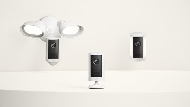 Les modèles Outdoor, Spotlight et Floodlight Cam 4K Plus étendent Retinal 4K à davantage de types d’installation, notamment sur batterie et à énergie solaire pour certains modèles.