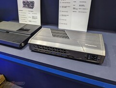 Le GPU externe Minisforum R3GAF est basé sur la RX 7600M XT, offrant une augmentation des performances pour les mini-PC et les ordinateurs de poche. (Source : TechPowerUp)