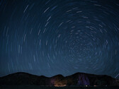 Le ciel nocturne est un endroit où nous pouvons tous explorer les grands mystères de la physique. (pexels.com / InstaWalli)