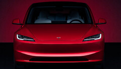 La Model 3 Highland facelift dans la nouvelle couleur Flame Red (image : Tesla)