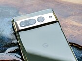 Le Google Pixel 7 Pro bénéficie désormais d'un total de cinq mises à jour majeures Android au lieu de trois seulement. (Source de l'image : Triyansh Gill)