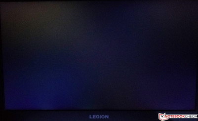 Lenovo Legion Y530 - Fuites de lumières minimes (luminosité augmentée).