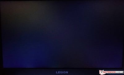 Lenovo Legion Y530 - Fuites de lumières minimes (luminosité augmentée).