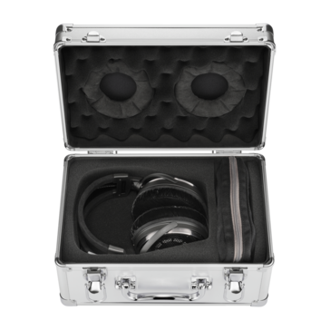 Le casque est livré dans un étui rigide spécial. (Source de l'image : Audio-Technica)