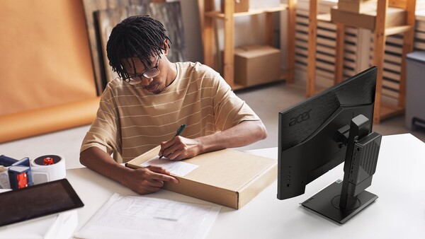L'Acer Chromebox Mini CXM2 peut être monté à l'arrière d'un moniteur. (Source de l'image : Acer)