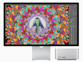 Le Studio Display peut désormais être connecté avec un câble Thunderbolt 4 Pro plus long (image : Apple)